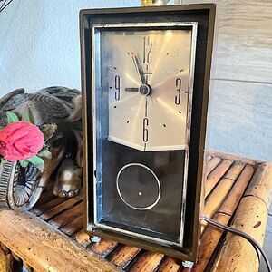 70s Vintage Sunbeam 880-100 Malibu Electric Table Top Mantle Clock with Pendulum